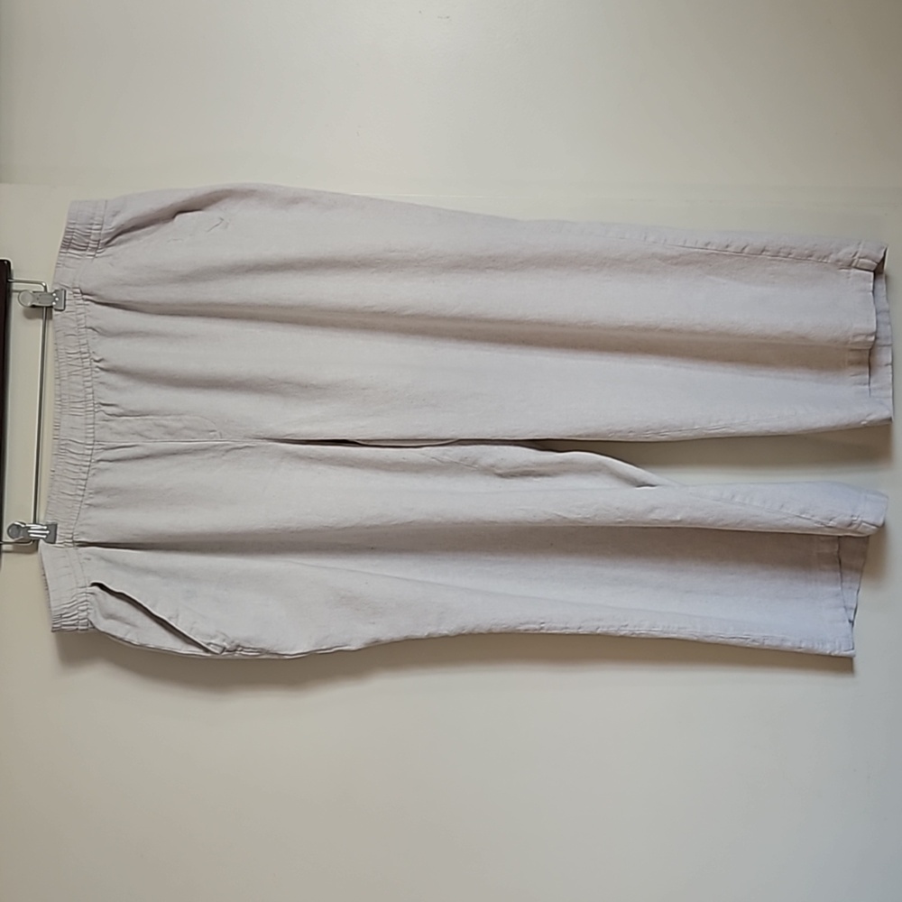 Old Navy Light Beige Capri Pants